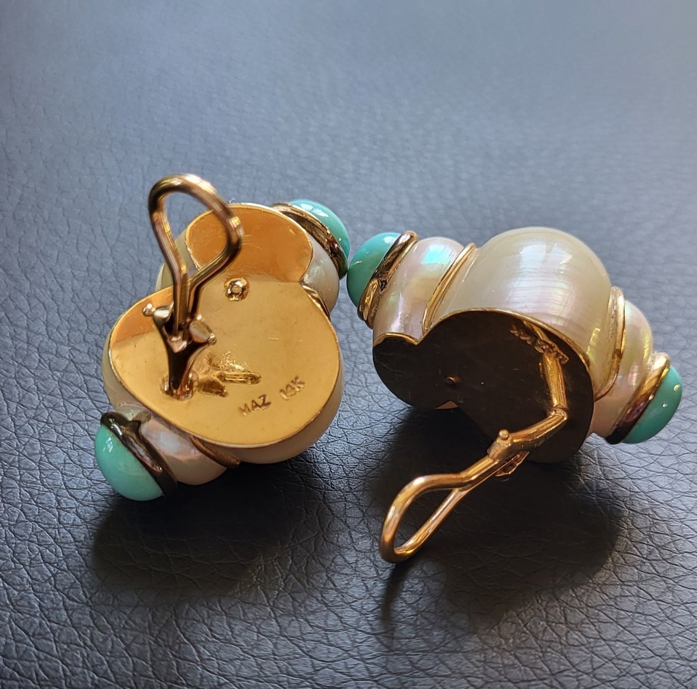 Orecchini pendenti & Orecchini a lobo: Gold 585 Massiv Perlmutt Ohrchlips Mit Türkis – Usato da Wald ZH venduto da Dasilver