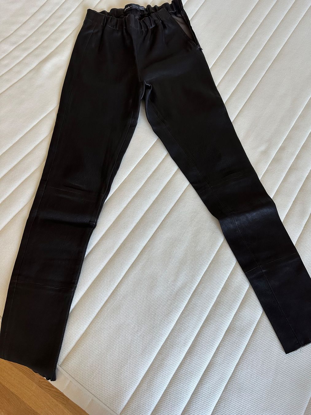 Pantaloni: Lederhose – Usato da Zollikon venduto da BeatriceN01