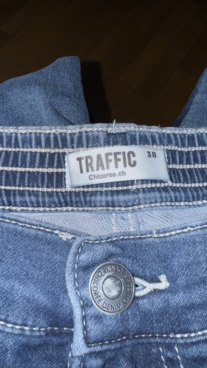 Jeans: Bequeme Jeans Traffic, 38-40 – Usato da Gümligen venduto da morticiaaddams 3
