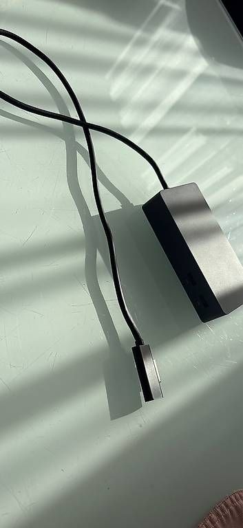 Docking station: Surface dock (comme neuf) – D'occasion à La Tour-de-Trême par gan_5k85 1