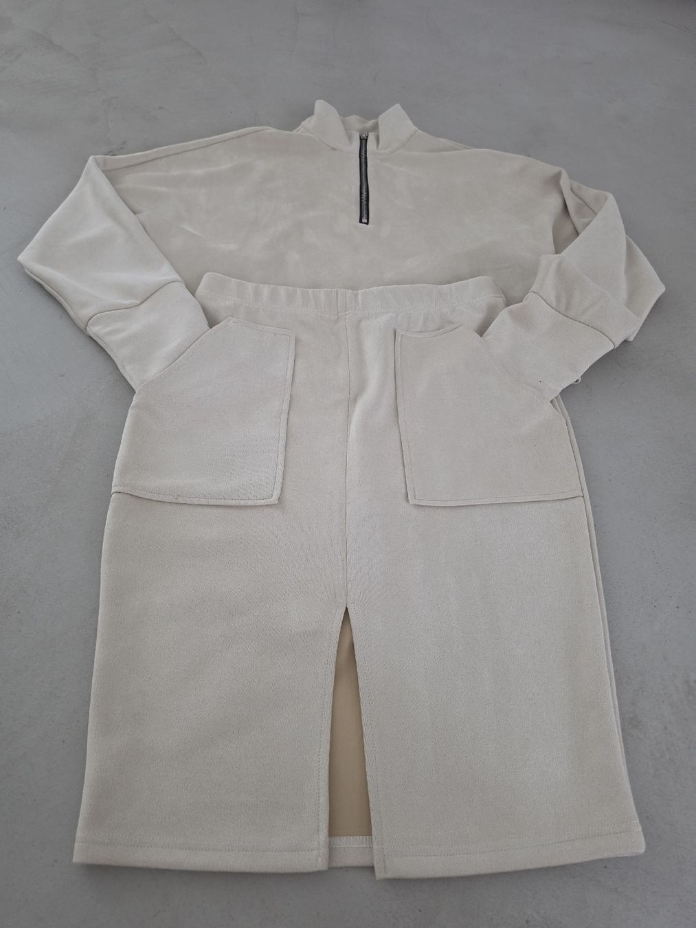 Costumes: 2-Teiler Grösse M  – D'occasion à Amriswil par gu80kaya 1