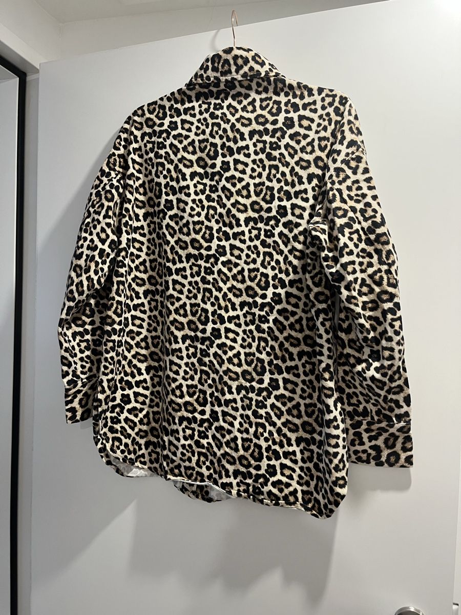 H&M Chemisiers: H&M hemd Leopard Oversized Herbst Trend – D'occasion à Zürich par Closetbesties 2