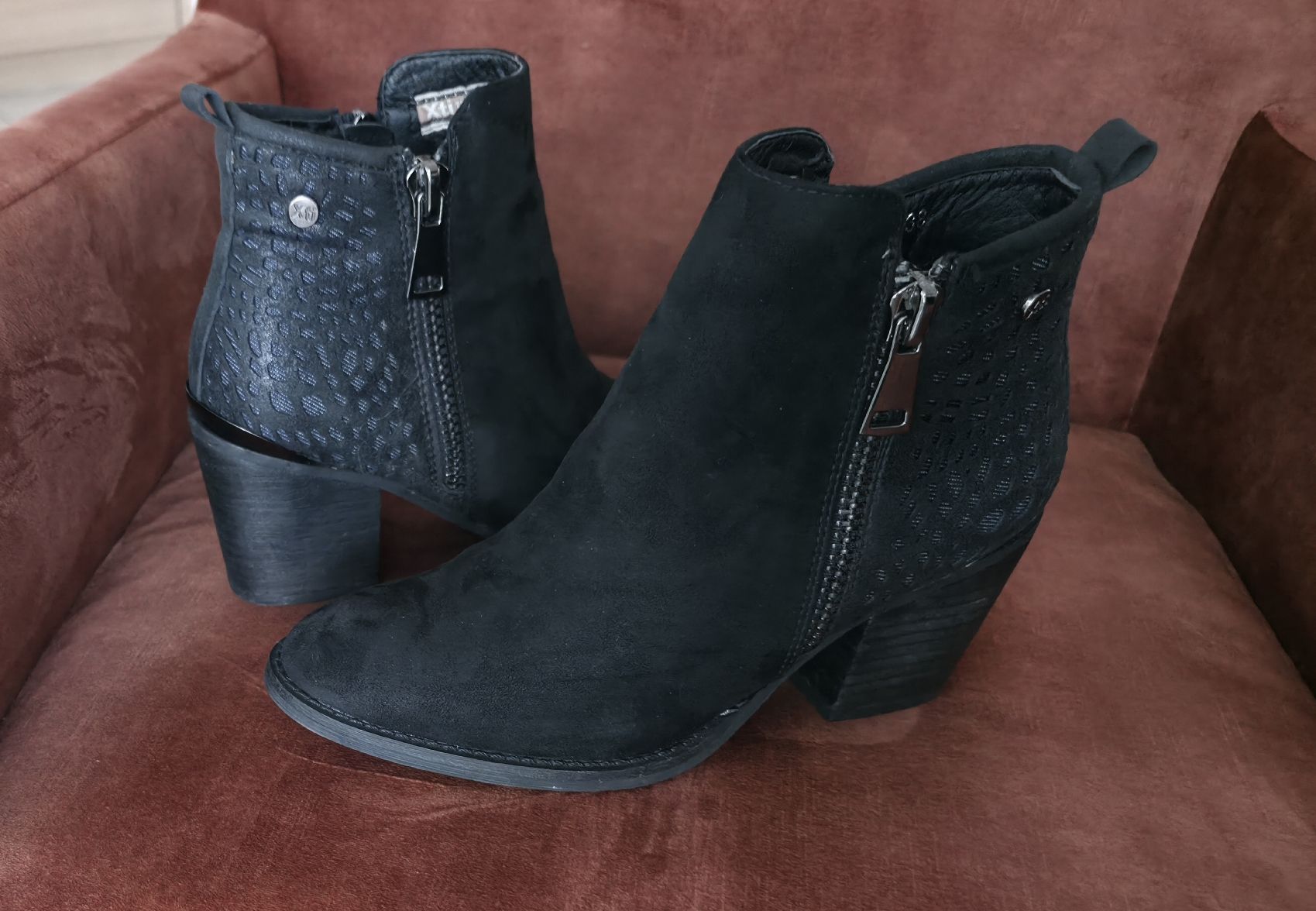 Scarpe da donna: topmodische schwarze Stiefeletten, Grösse 38/ neu! – Nuovo (secondo la descrizione) da Eschlikon TG venduto da pet_kxn2