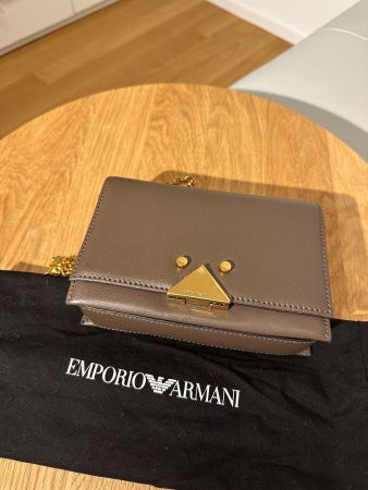 Emporio Armani Lederhandtasche – Klassisch und Elegant