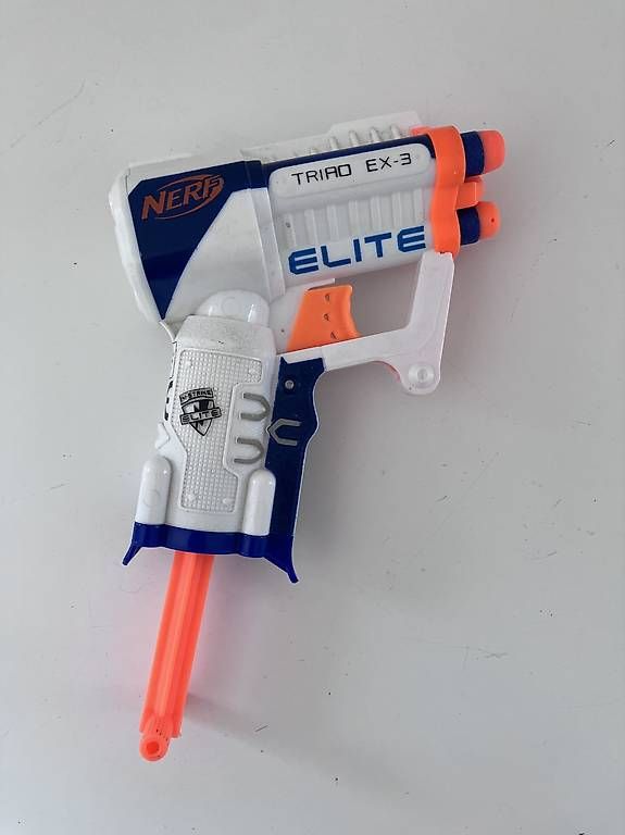 Jouets: Pistolet NERF – D'occasion à St-Cierges par bin_27k6 2