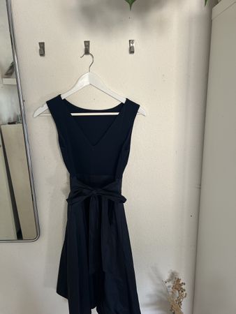 Dunkelblaues Kleid von SWING in Grösse S. Hoher Neupreis. 