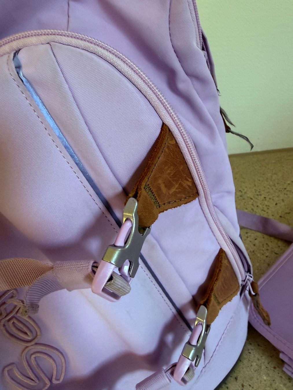 Satch Sacs & sacs à dos: Satch Rucksack Flieder mit Laptop-Tasche – D'occasion à Wohlen AG par sel_2zd6 5