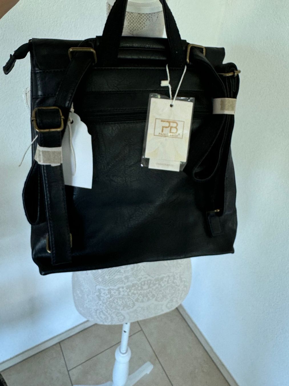 Zaini: Neu Rucksack Schwarz Kunstleder 34 x 34 cm – Nuovo e nell'imballaggio originale da Kirchdorf AG venduto da coco123 3