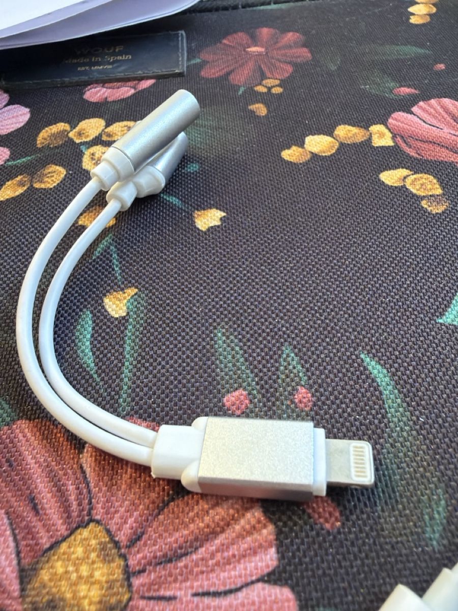 Apple Lecteurs & Adaptateurs: Apple Lightening Adapter für iPhone mit Kopfhörer – Neuf (Voir description) à Dietlikon par flo_dm5l 2