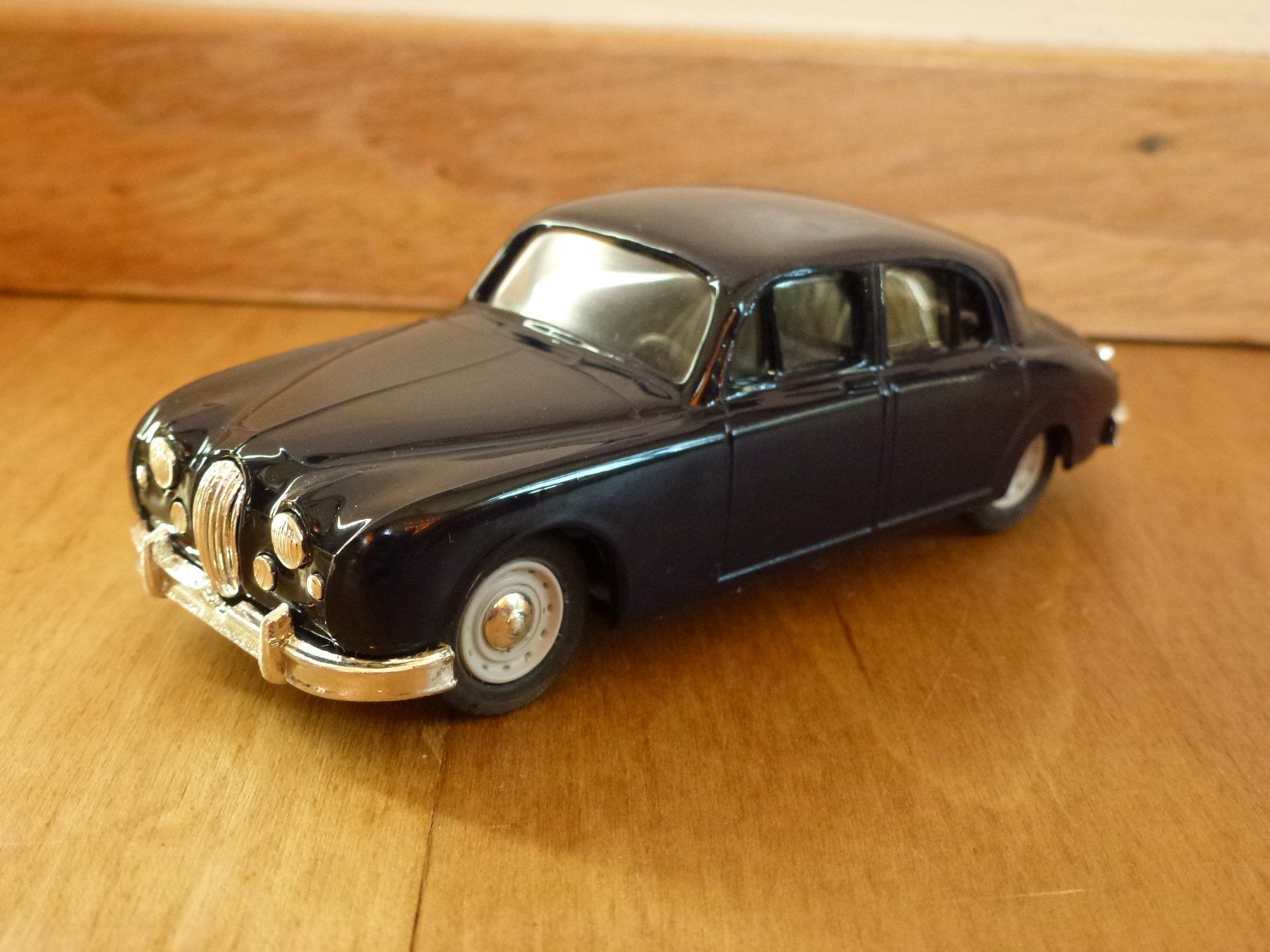 Jaguar Voitures modèles: Eligor Jaguar MK1 - 1/43 - Dunkelblau – D'occasion à Zürich par Kalla36 9