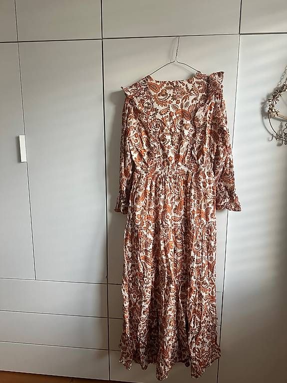 Kleider: Robe longue Maje imprimée  Taille 42  75 CHF – Gebraucht aus Pully von nad_8snh 2