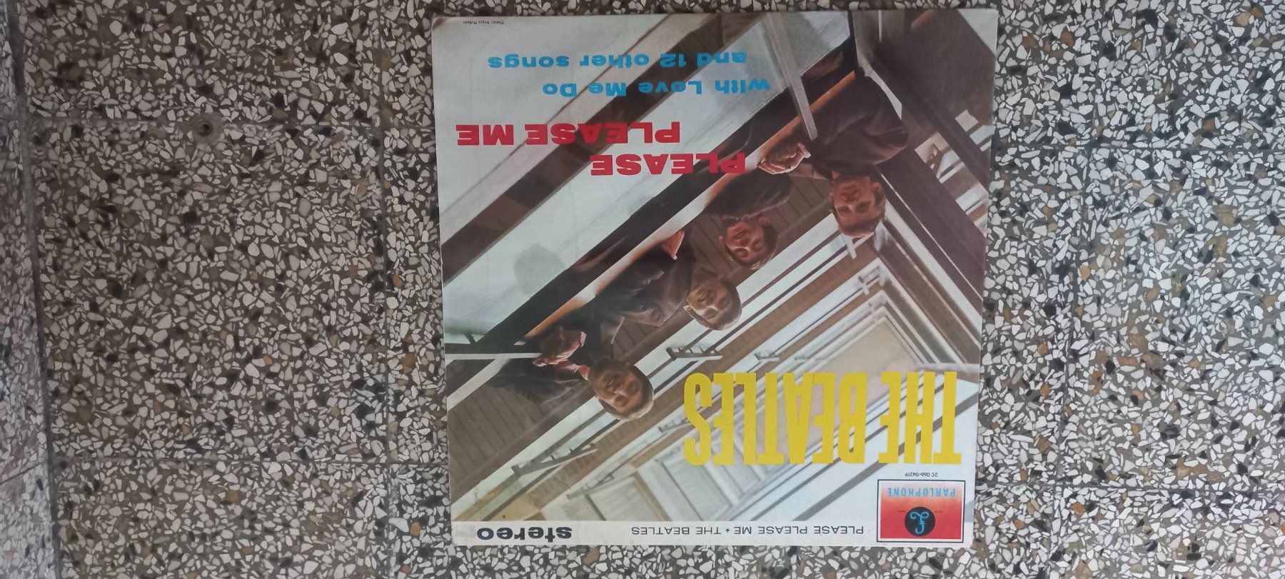 Dischi in vinile: The beatles please please me – Usato da Bellelay venduto da Ysmet