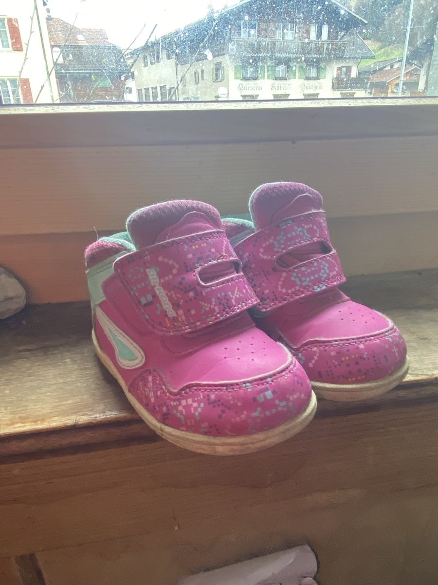 Schuhe für Mädchen: Dr. Kongs sneakers – Gebraucht aus Küblis von mad_b2bw