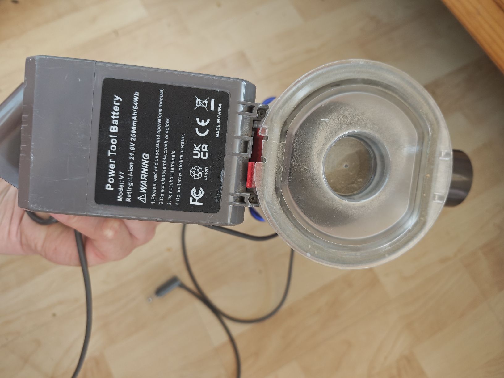 Dyson Staubsauger & Zubehör: Dyson V8 – Gebraucht aus Sarnen von Laut_musik 1