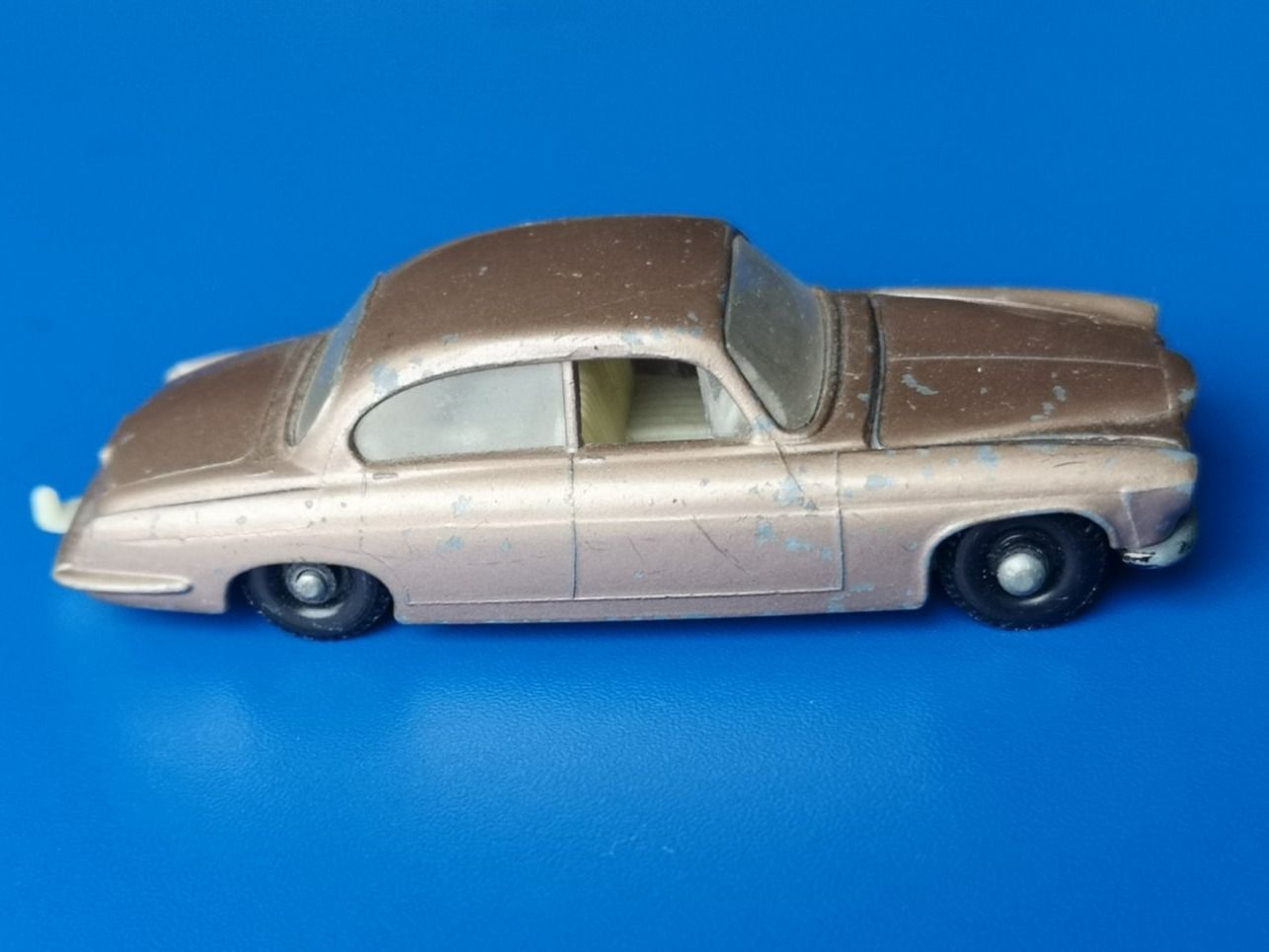 Lesney Modellautos: Jaguar MK10 & Triumph BY LESNEY – Gebraucht aus Schaffhausen von Leveron13 1