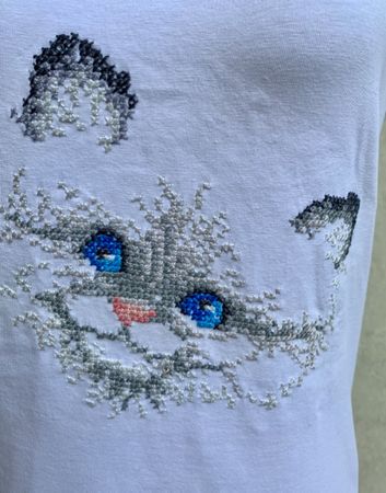 Superbe t-shirt chat brodé au point de croix INFLUX t.38-40
