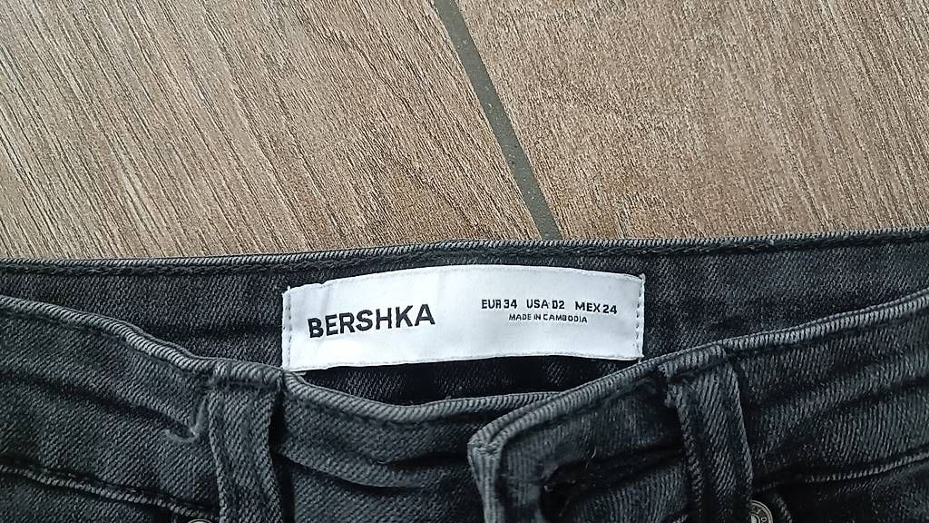 Pantaloni: Bershka Hosen Grösse 34 – Usato da Muotathal venduto da pigi02 2