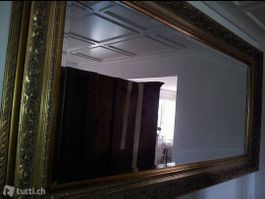 Wandspiegel mit Goldblatt garniert