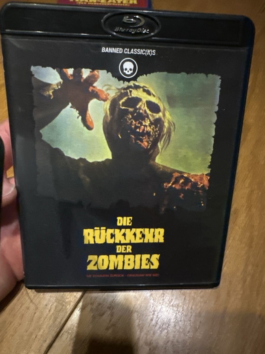 Tutti i DVDs: Die Rückkehr der Zombies blu ray cinestrange Nr. 2 – Usato da Benken ZH venduto da Audi-erich