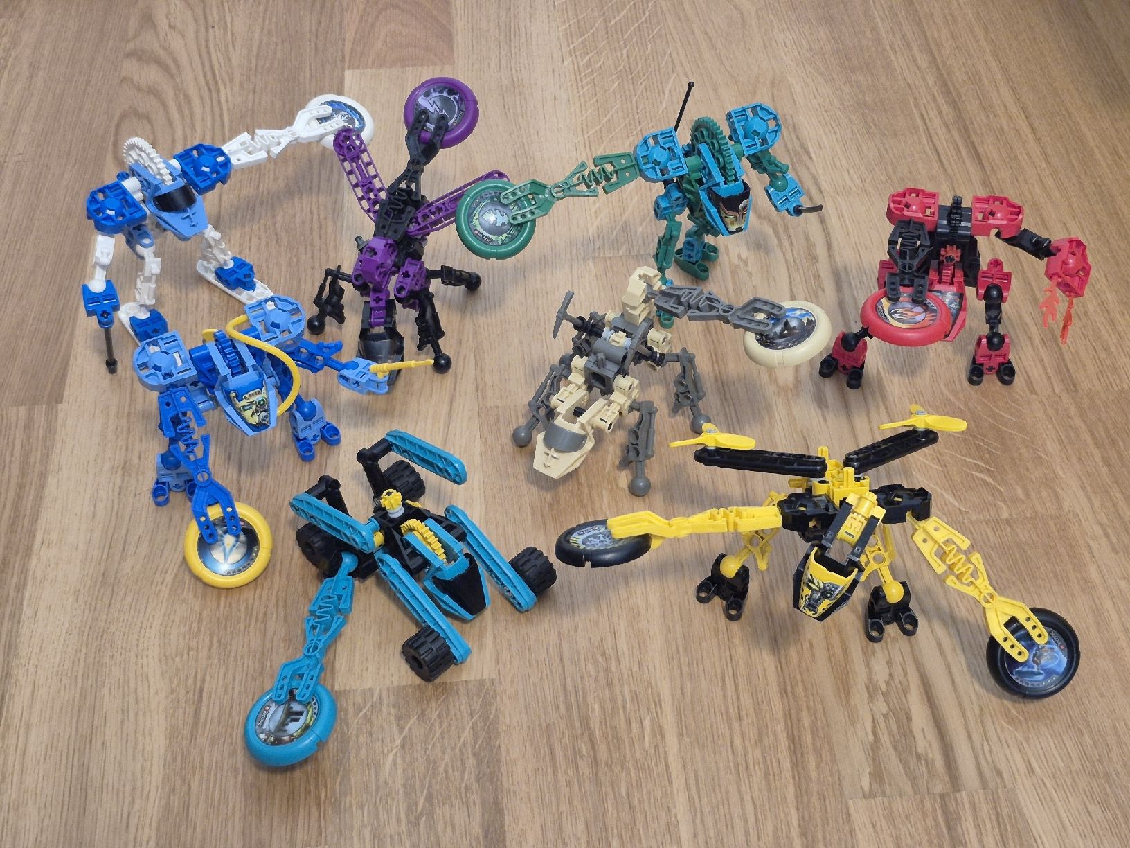 Lego Spielzeuge: Set von 8 LEGO Technic Slizer/Throwbot 100% – Gebraucht aus Rafz von AlxGtze