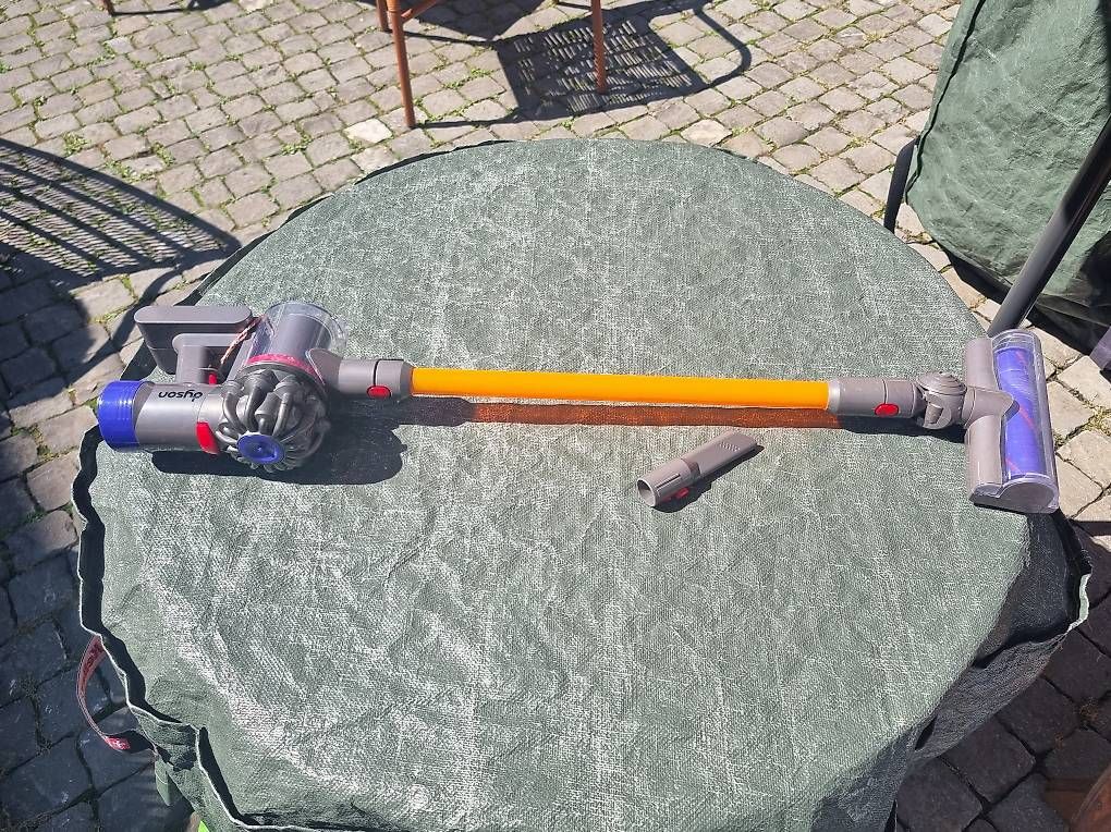 Spielzeuge: Kinder Staubsauger "Dyson" – Gebraucht aus Ennetmoos von Schugge7