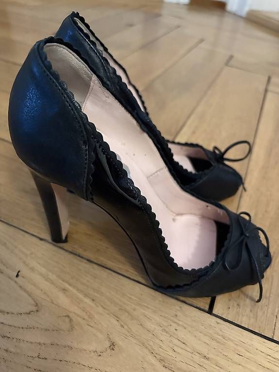 Scarpe da donna: Peeptoe Pumps | Leder & Lack schwarz | Dalí – Usato da Zürich venduto da ahe_7gq2 1