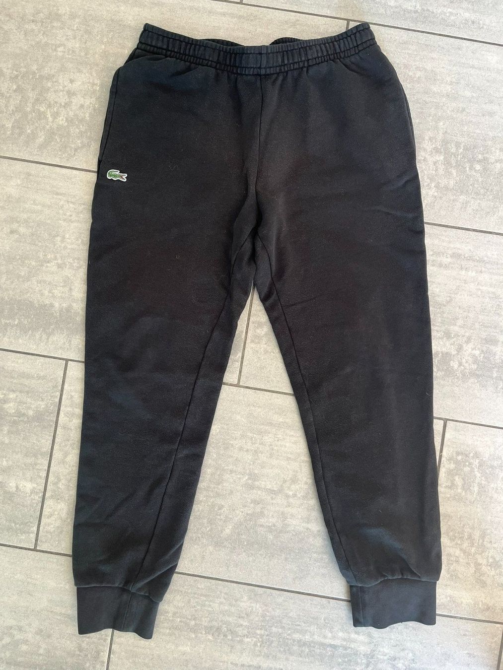 Lacoste Hosen: LACOSTE Trainerhose lang Schwarz – Gebraucht aus Otelfingen von Denis_ZH