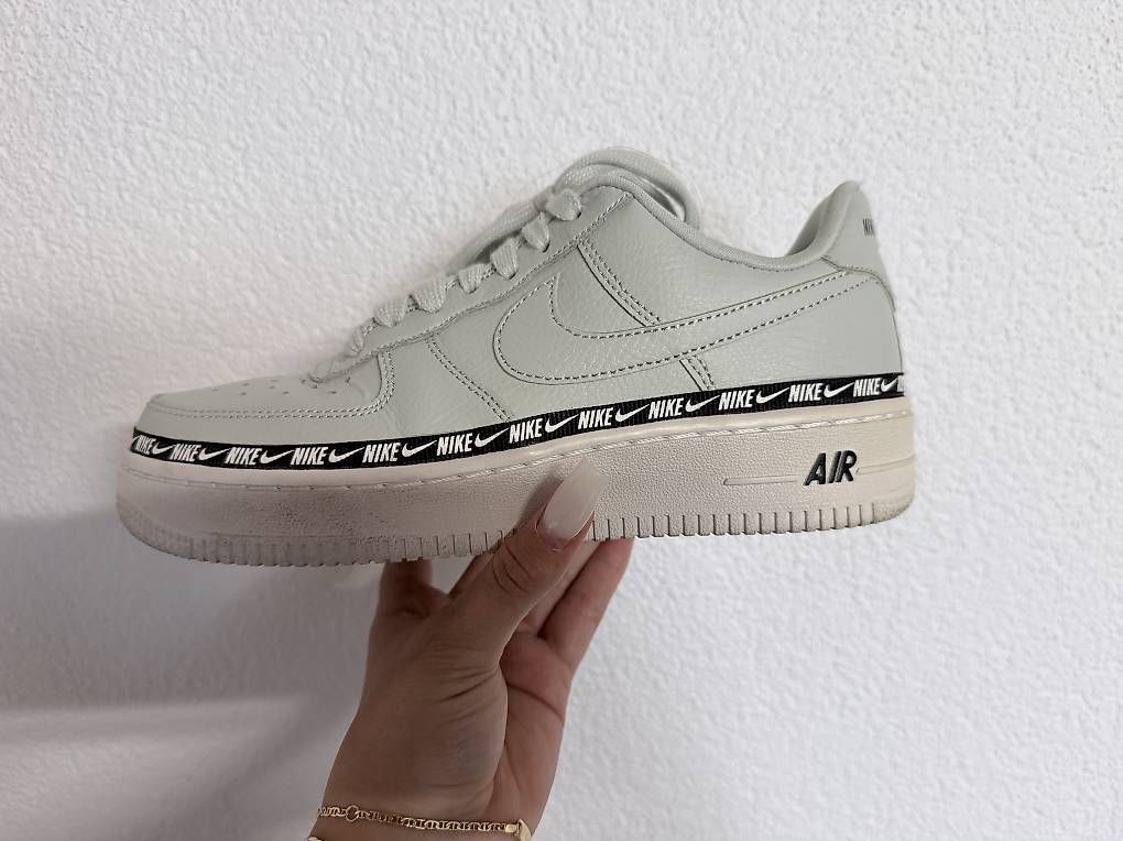 Chaussures femmes: Nike Sneaker Grösse 36  – D'occasion à Sennwald par Cloe_M98 1