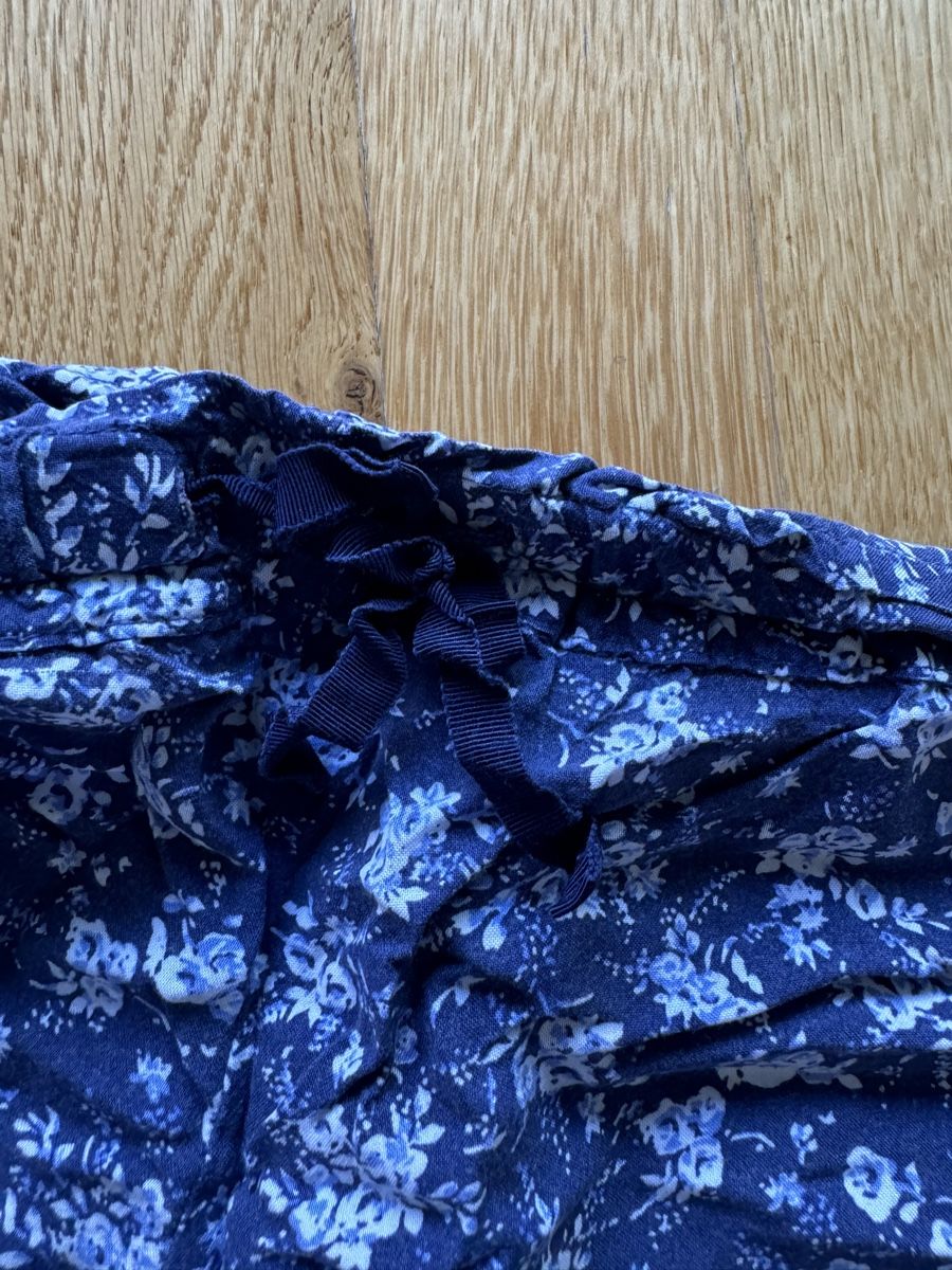H&M Pantaloni: Schlafanzughose Blumenmuster H&M Gr. 34 – Usato da Davos Wolfgang venduto da glo_6dm2 2