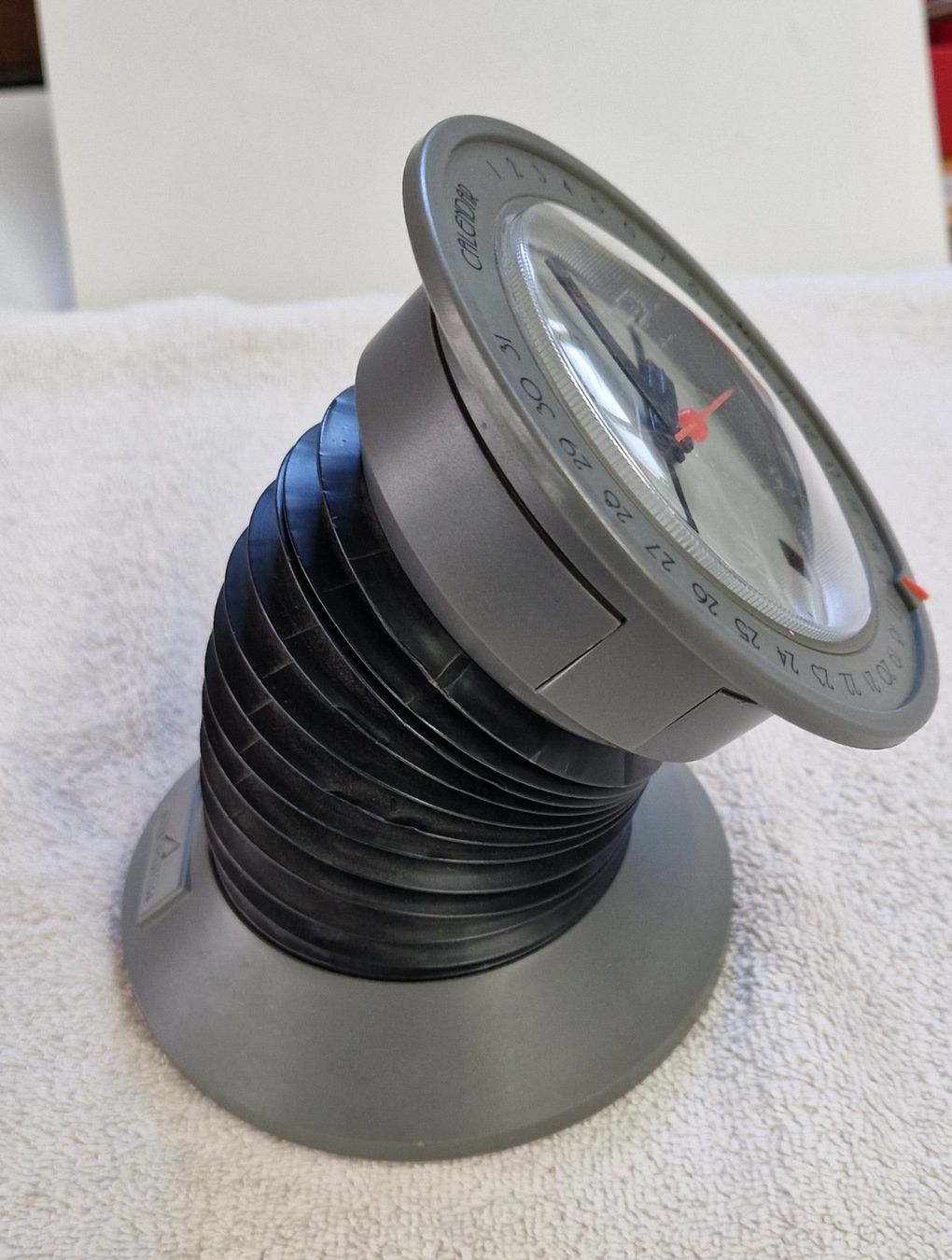Orologi: TISCHUHR CALENDAR ACCENT ON DESING – Usato da Bilten venduto da Mic2022 1
