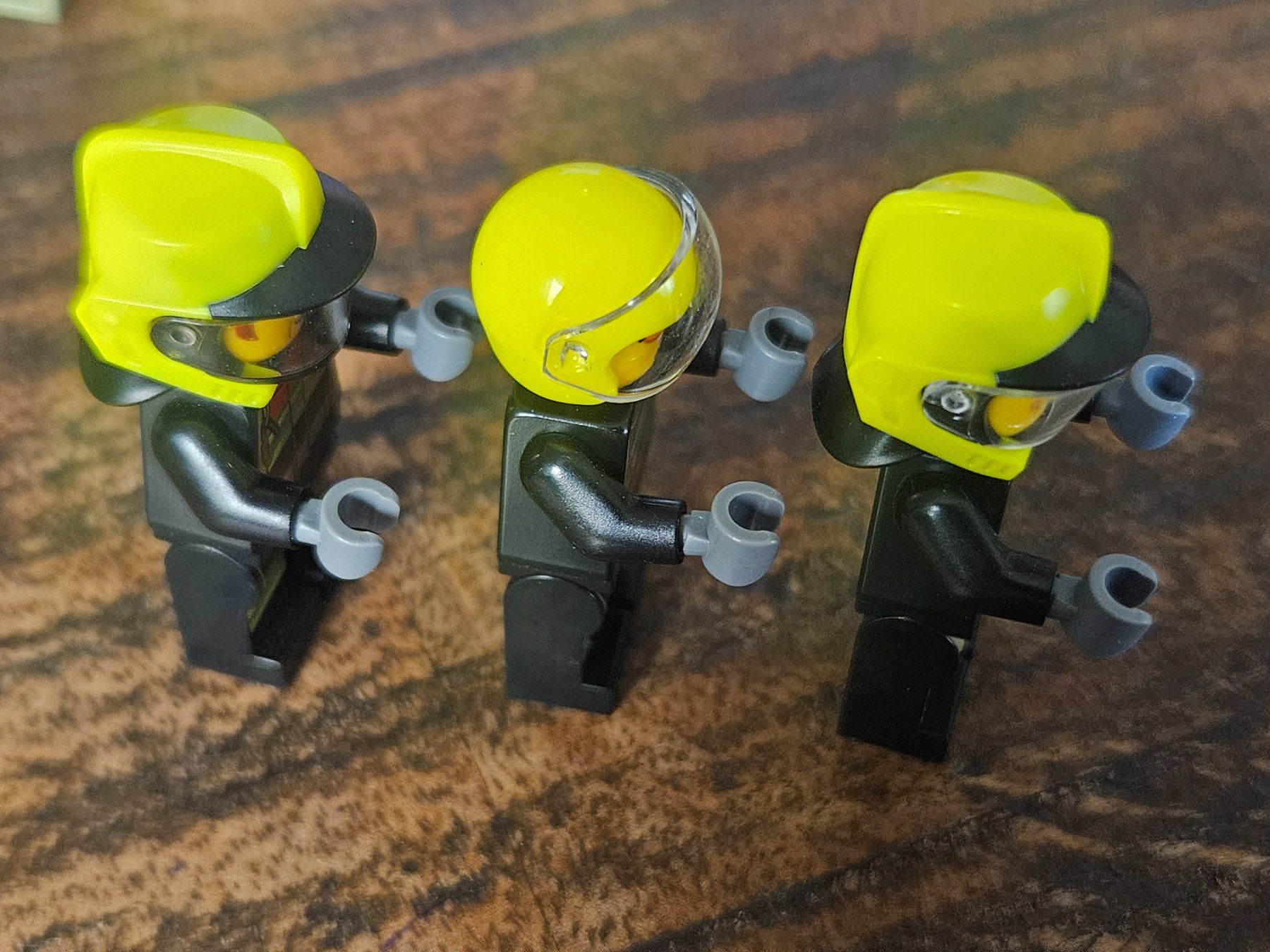 Lego Kit di costruzioni: lego lot de 3 figurines – Usato da Confignon venduto da Ecrofigs 3