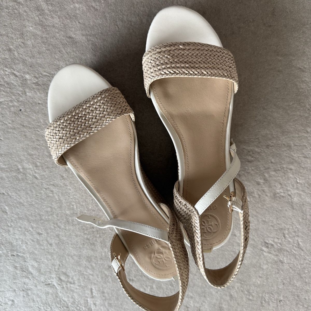 Guess Scarpe da donna: Guess Platform Sandals Size 40  – Usato da Boswil venduto da hey.itsme
