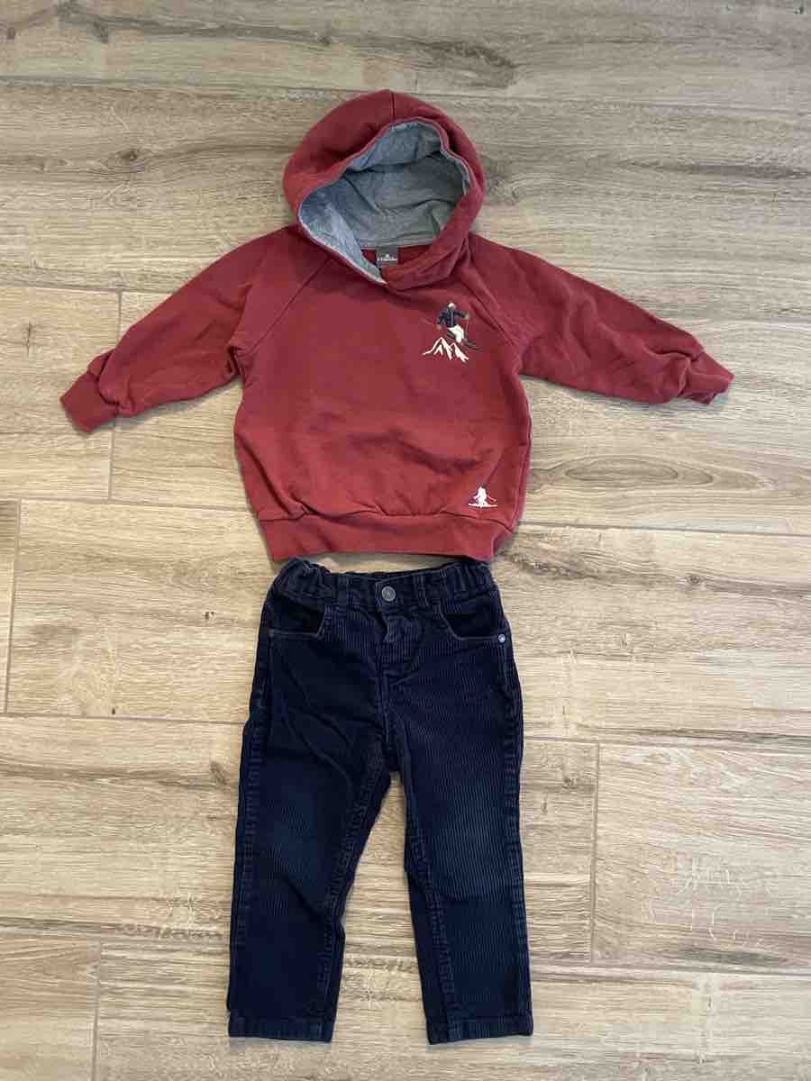 Lotti & Set di vestiti: Kinder Set Kapuzenpullover und Hose Gr. 98 – Usato da Winterthur venduto da NaNa24