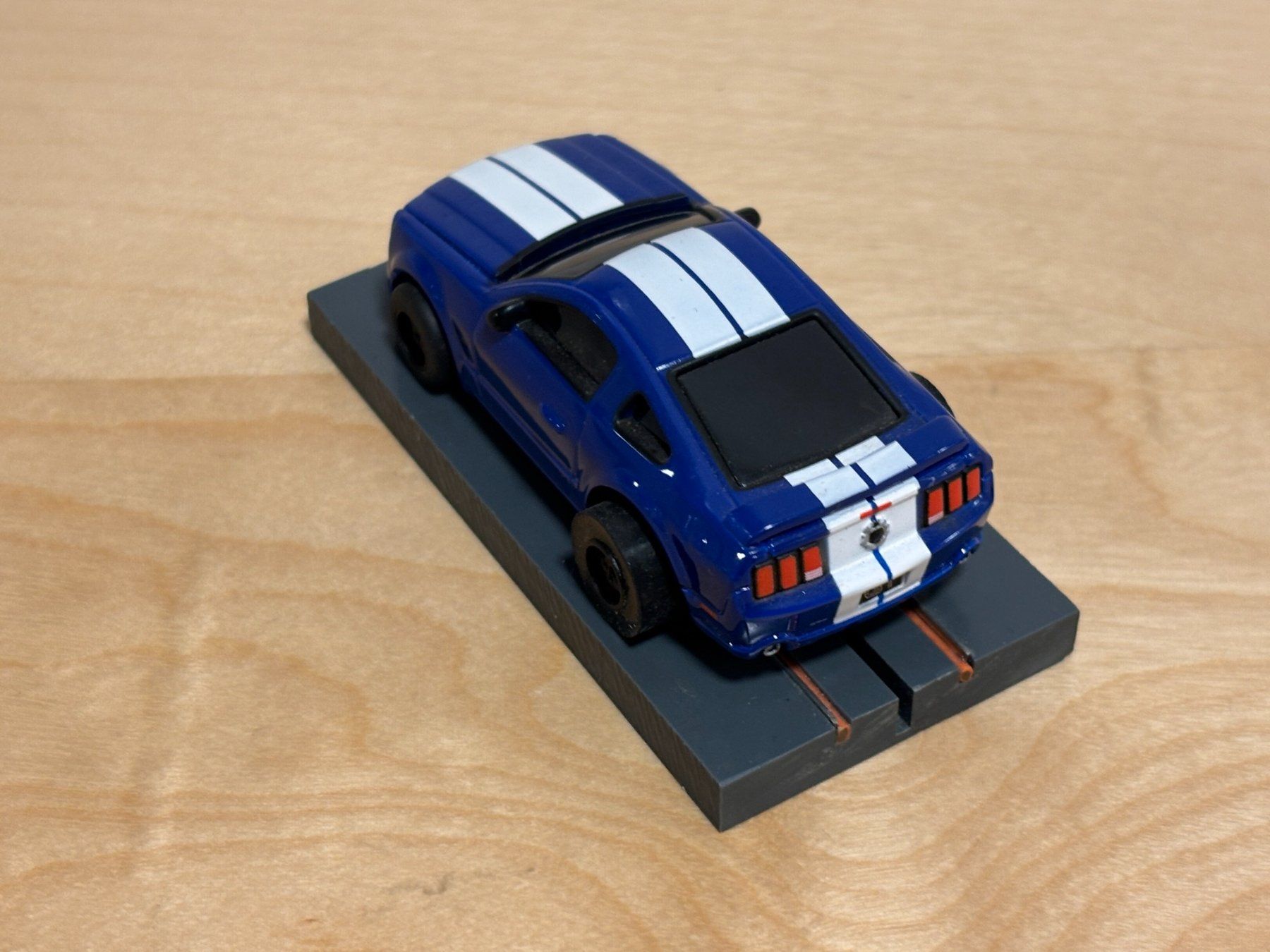 Piste: Auto World Super III Mustang blau/weiss – Usato da Bülach venduto da h0slotch 2