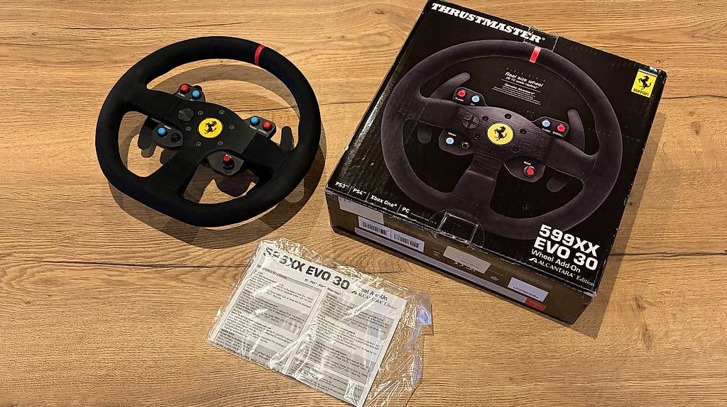 Controller: Thrustmaster 599XX Evo 30 Wheel Add-On Alcantara Edition – Usato da Schindellegi venduto da Reschech