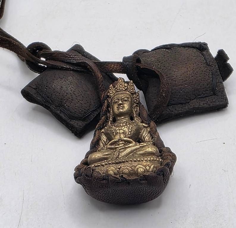 Anhänger: Amitayus Buddha Amulett mit Yak-Lederband – Gebraucht aus Basel von Shankar 4