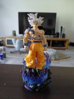 Superbe figurine de Son Goku ultra instinct - Dragon Ball