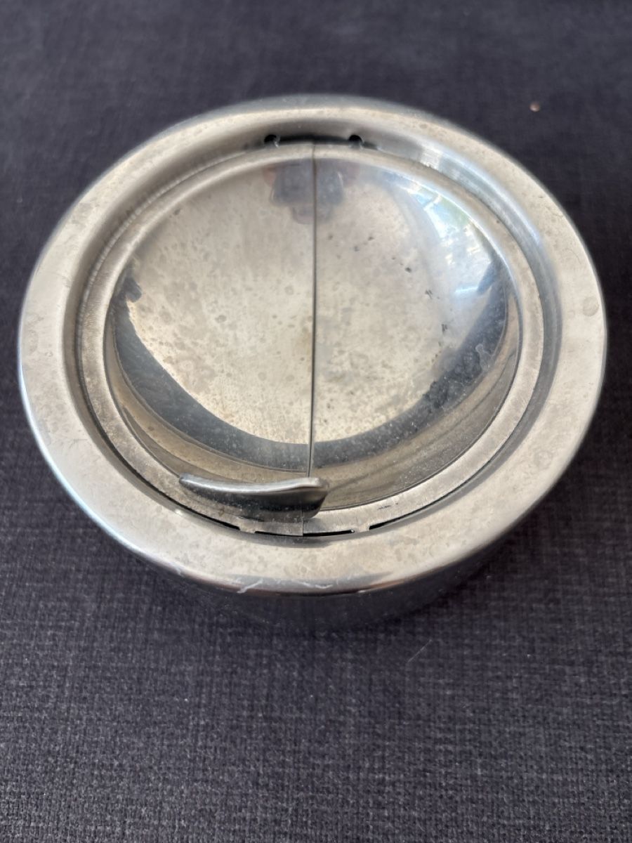 Aschenbecher: Aschenbecher Metall rund mit Deckel gebraucht – Gebraucht aus Bonstetten von kleinck1