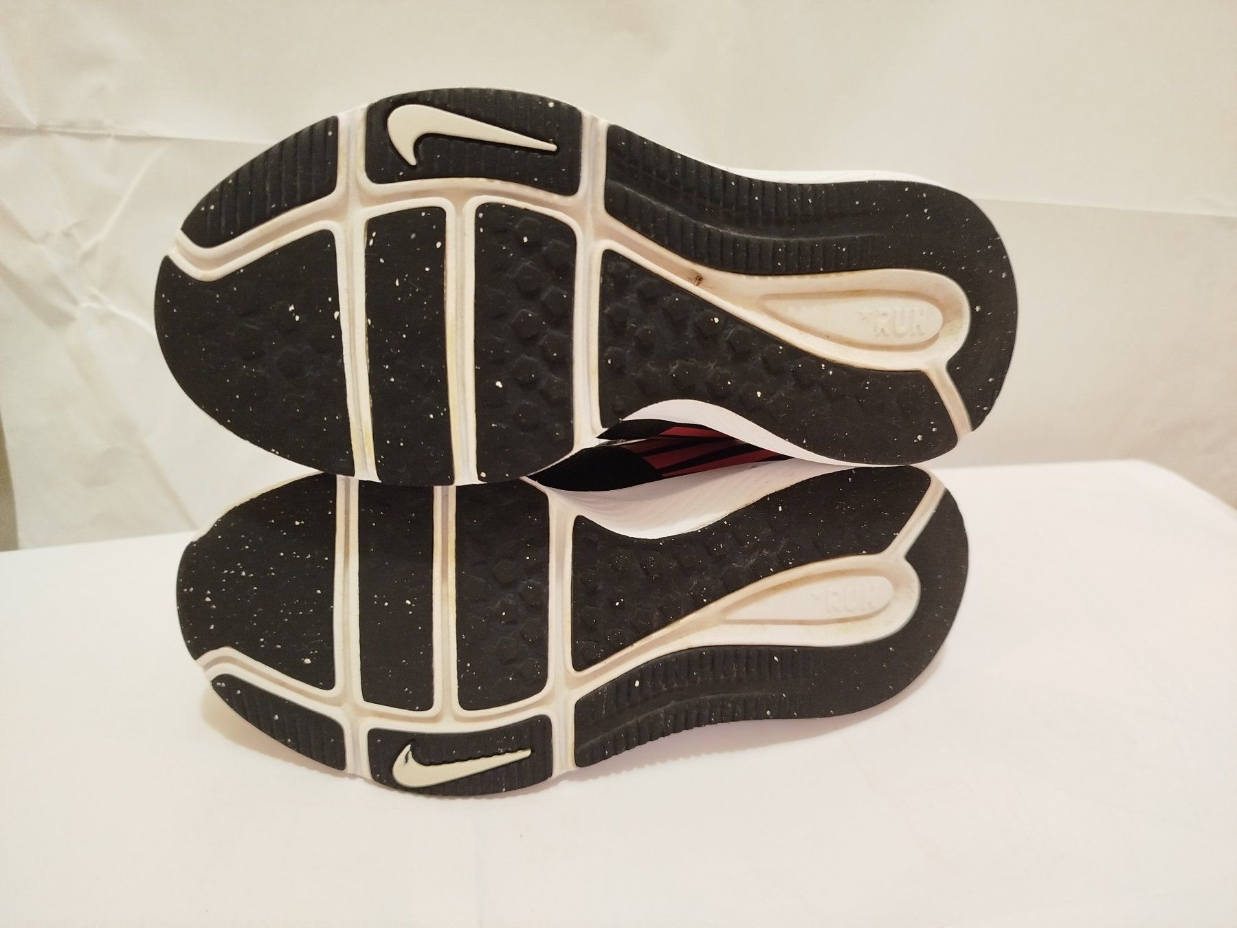 Nike Scarpe per ragazzi: Nike Star Runner Kinderschuhe, Grösse 30 – Usato da Oberhofen am Thunersee venduto da jojozurich 2