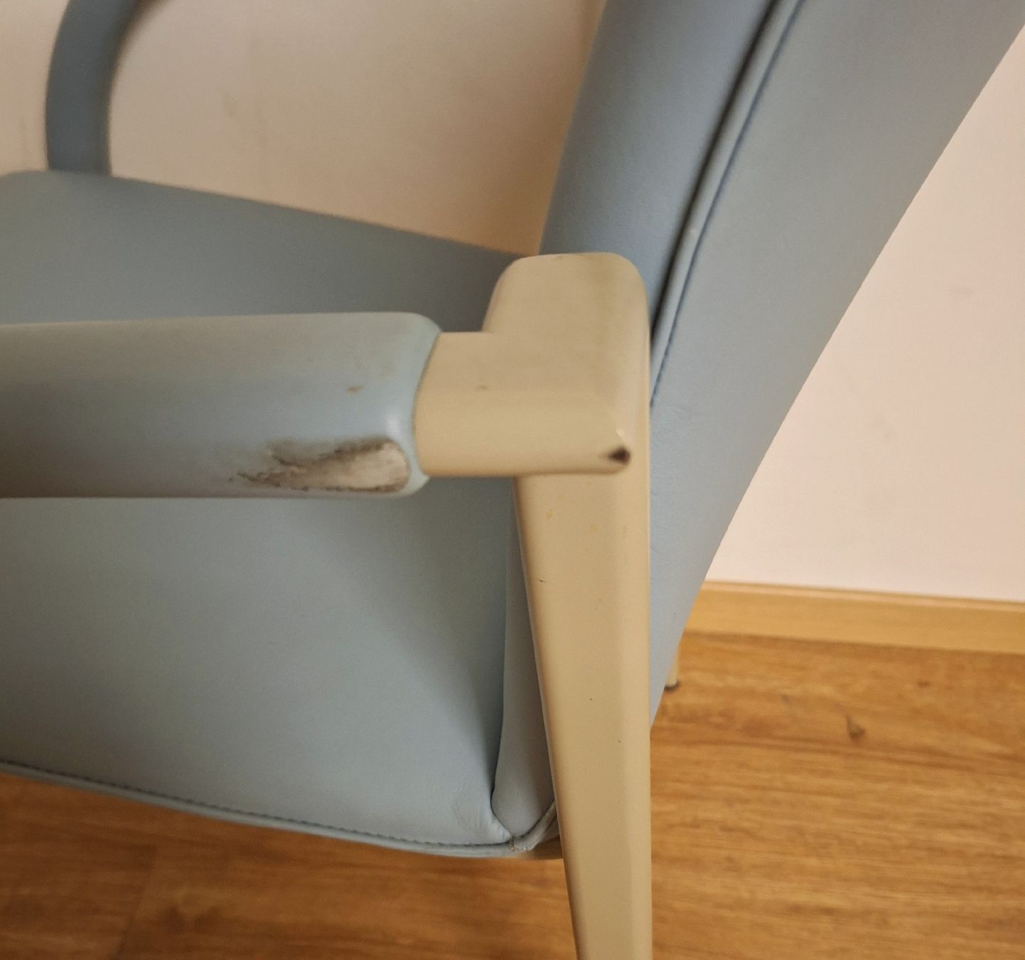 Stühle: Zwei Leolux Cimaronne Stühle hell Blau  Leder – Gebraucht aus Fahrweid von SMILE.5 6