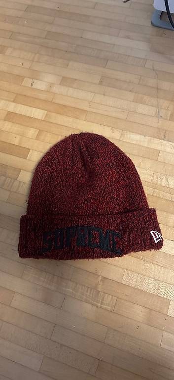 Supreme Copricapi, berretti & cappellini: Supreme Mütze Rot – Usato da Erlenbach ZH venduto da ale_n8bd