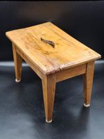 Antiker Fusshocker Melkschemel im Wabi-Sabi-Stil 1920