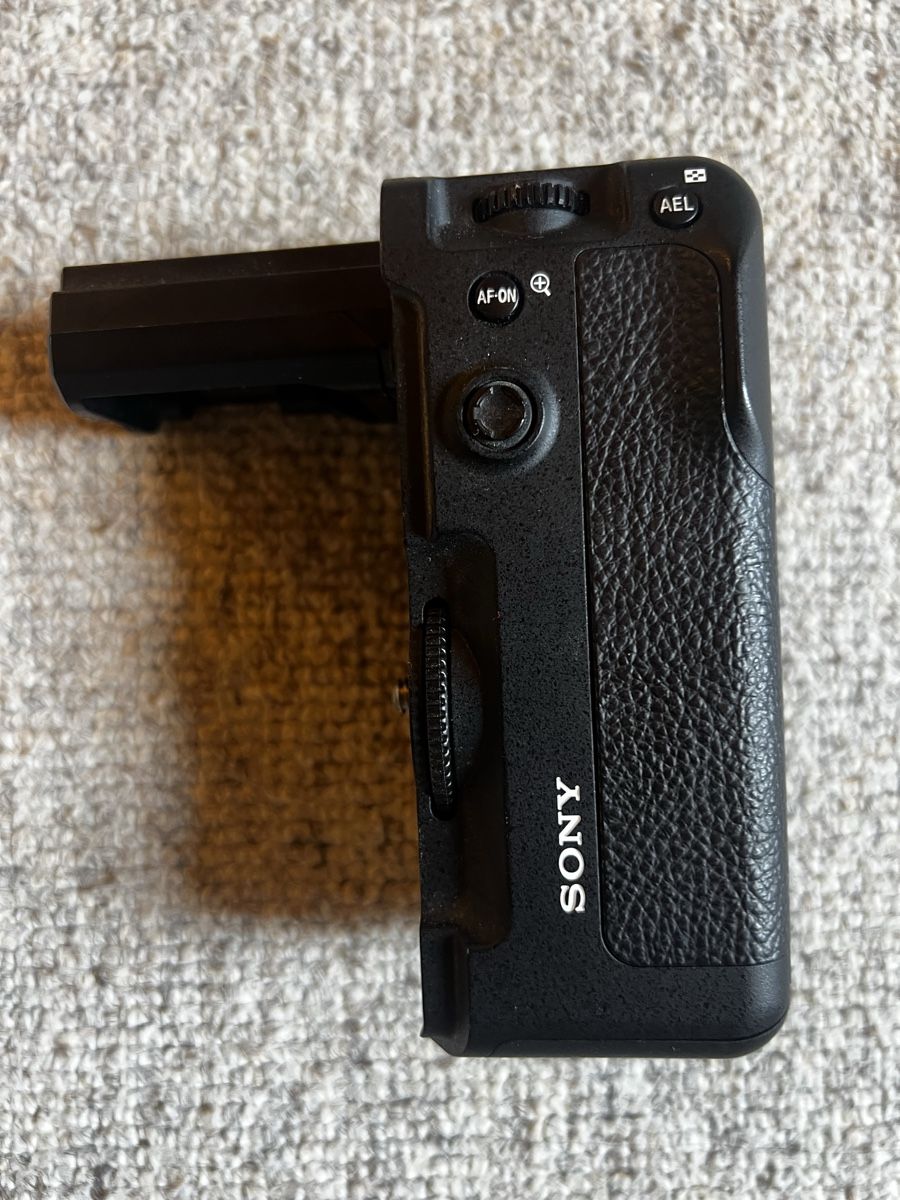 Sony Fotocamera: Poignée d’alimentation pour alpha 7 – Usato da Blonay venduto da luc_h57y 3