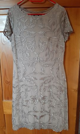 Festliches Kleid Phase eight in taupe, Gr. 38, nie getragen