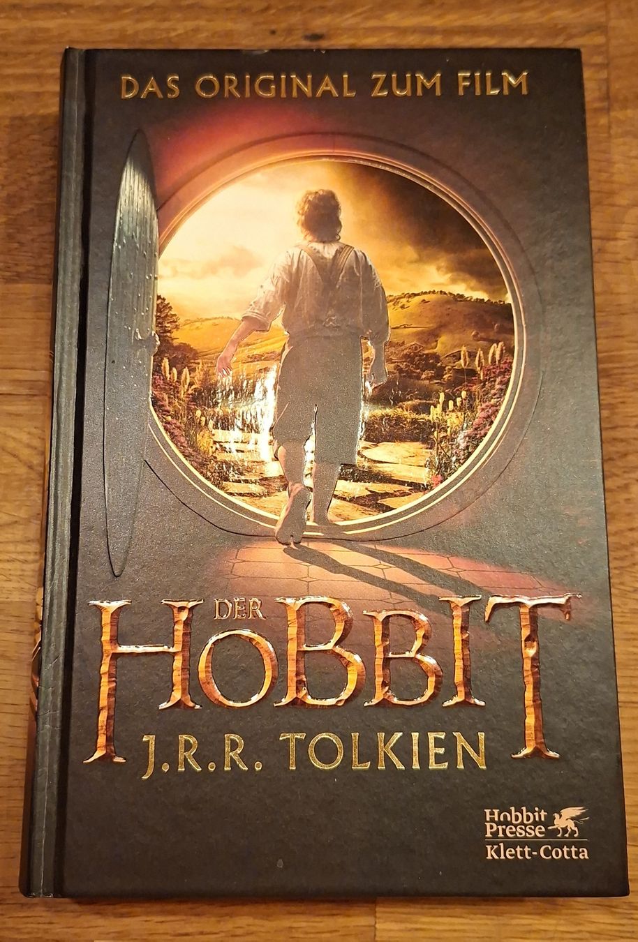 Libri: Der Hobbit, J.R.R. Tolkien - Hardcover – Nuovo (secondo la descrizione) da Bärau venduto da wid_7yqd
