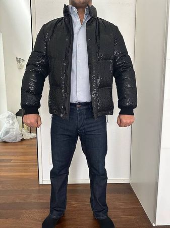 Winterjacke mit Pailletten, schwarz, neuwertig, Grösse M