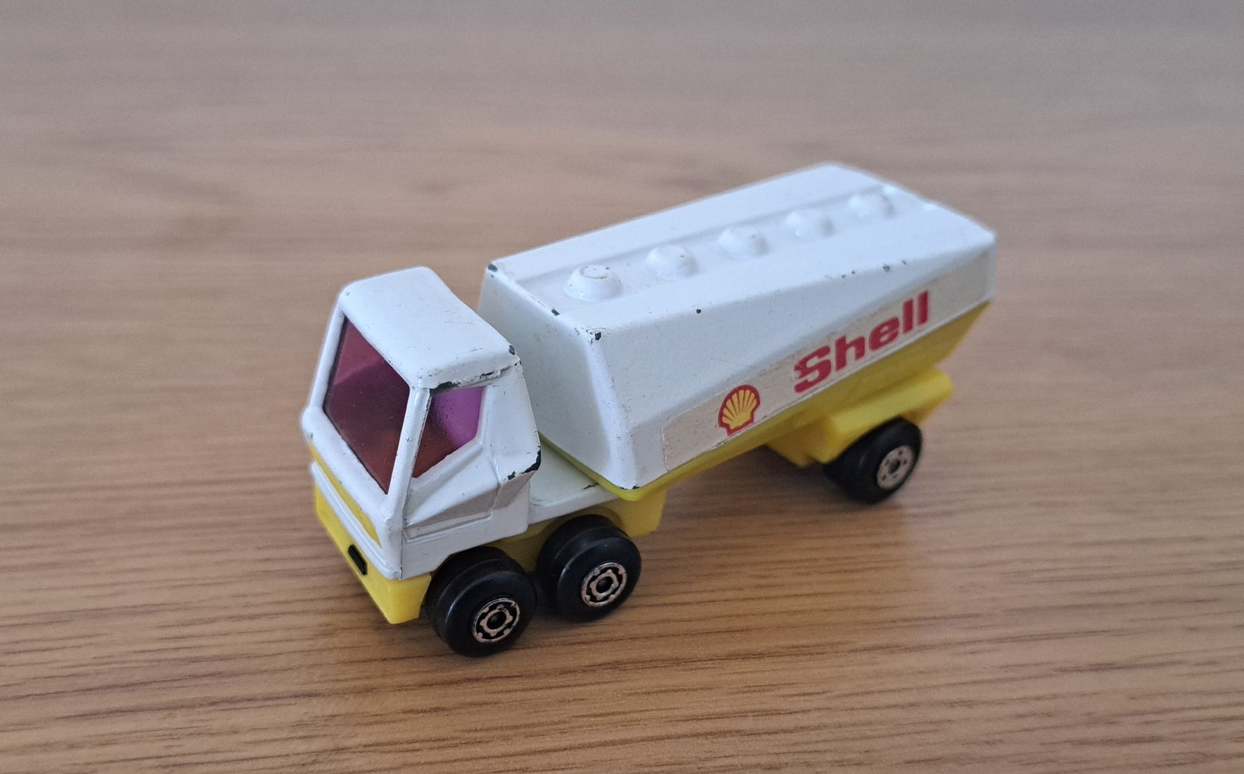 Matchbox Modellini d'auto: 1973 Matchbox Superfast no63 - Camion citerne à gaz Shell – Usato da St-Imier venduto da supernova21