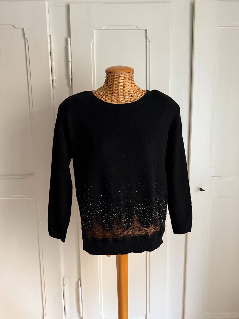 Pulls & Sweat-shirts: Pullover schwarz mit Strass L – D'occasion à Zürich par Diazaio