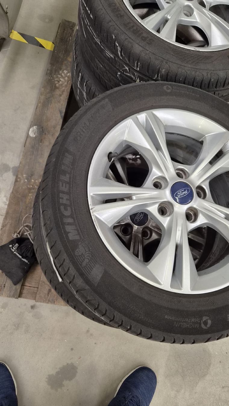 Pneumatici & Ruote complete: 4x Ford Alufelgen mit Michelin Reifen – Usato da Wildegg venduto da scho_pla 3