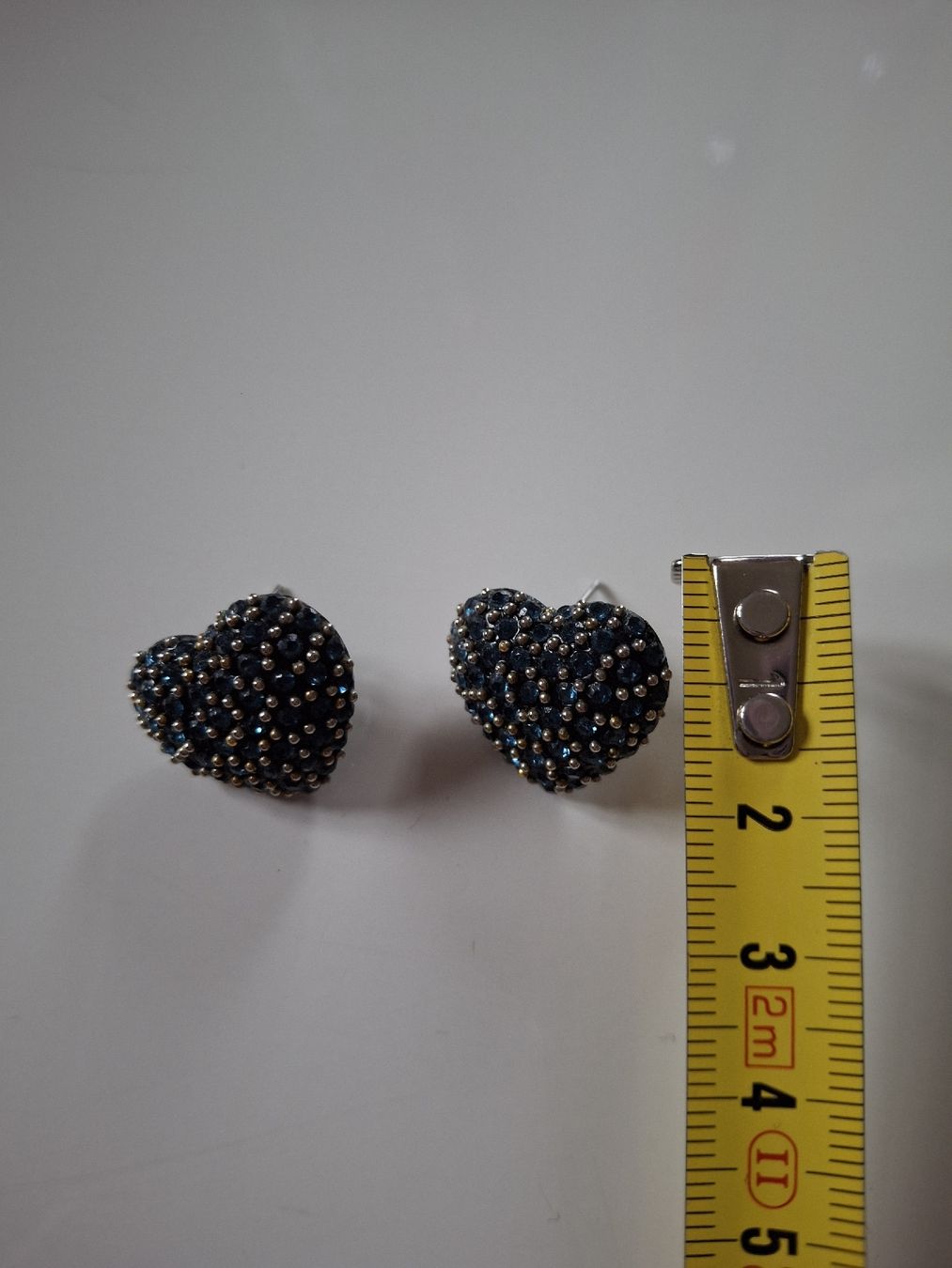 Orecchini pendenti & Orecchini a lobo: Boucles d'oreilles cœur bleu marine  – Usato da Lausanne venduto da Cognitia 1